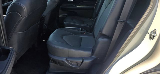 Used 2025 Toyota Grand Highlander AWD image 12