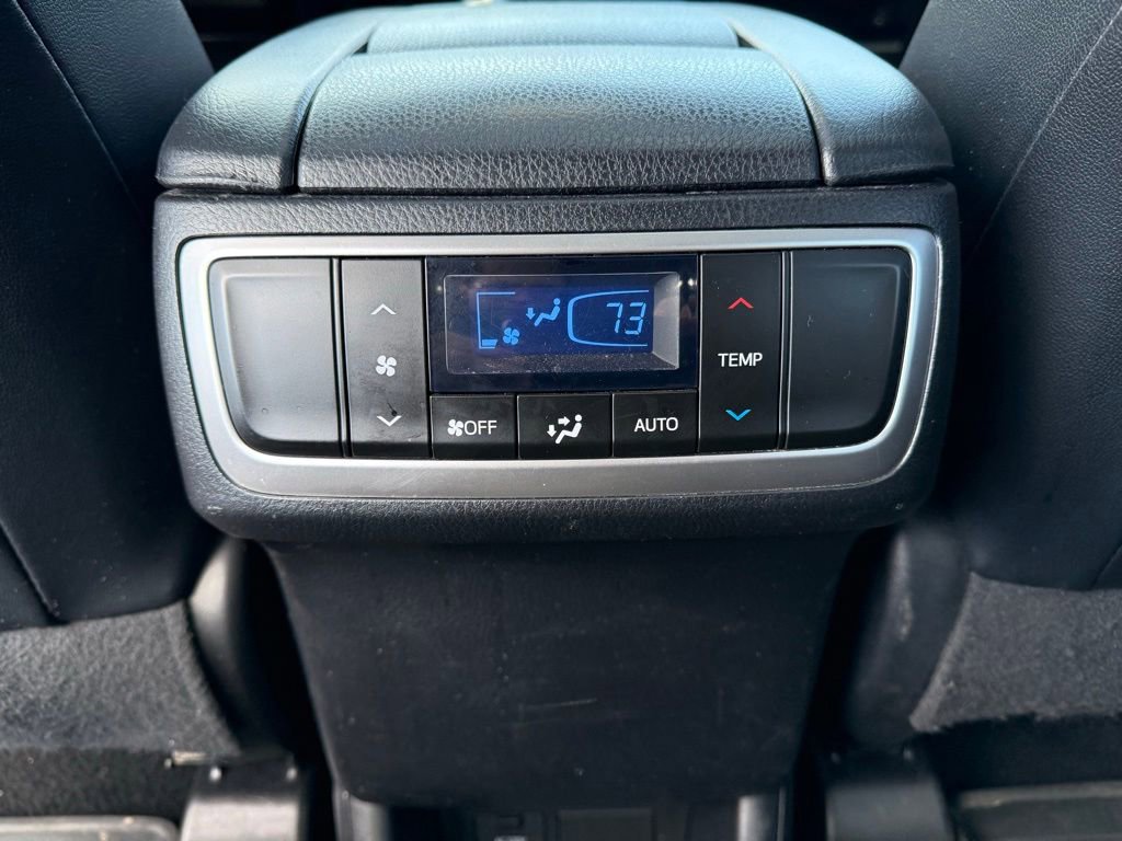 Used 2018 Toyota Highlander XLE AWD/4WD image 17
