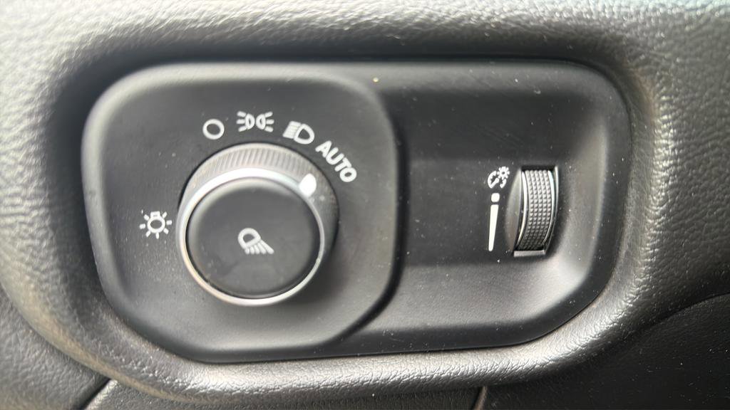 Used 2024 RAM 2500 Tradesman w/ Chrome Appearance Group image 21