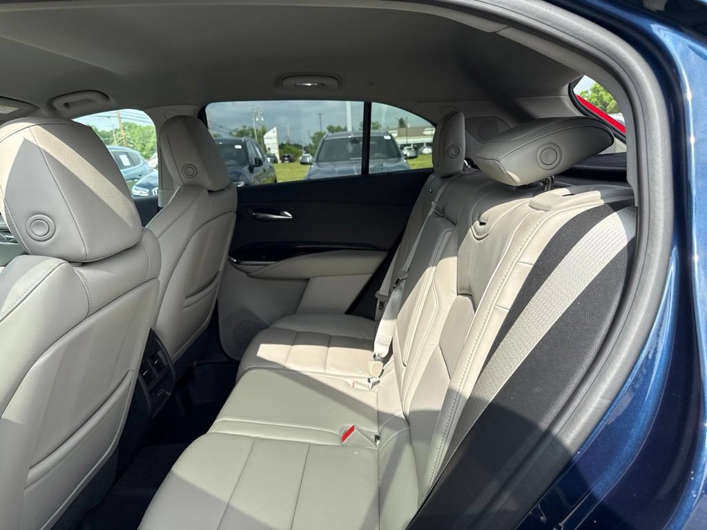 Used 2019 Cadillac XT4 Premium Luxury w/ Cold Weather Package AWD/4WD image 18
