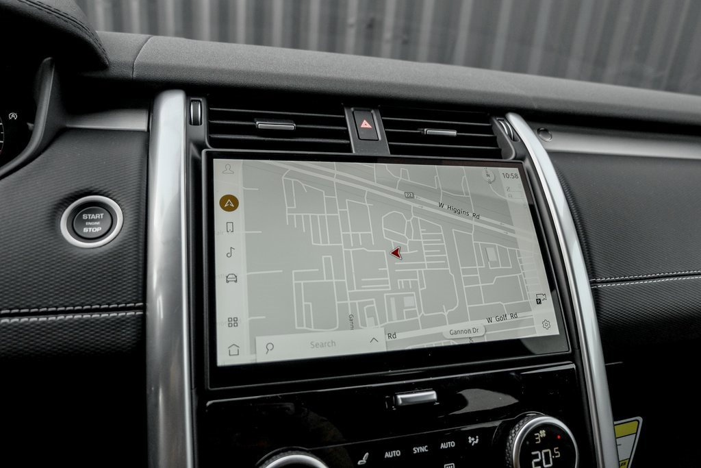 Used 2025 Land Rover Discovery Dynamic SE image 12