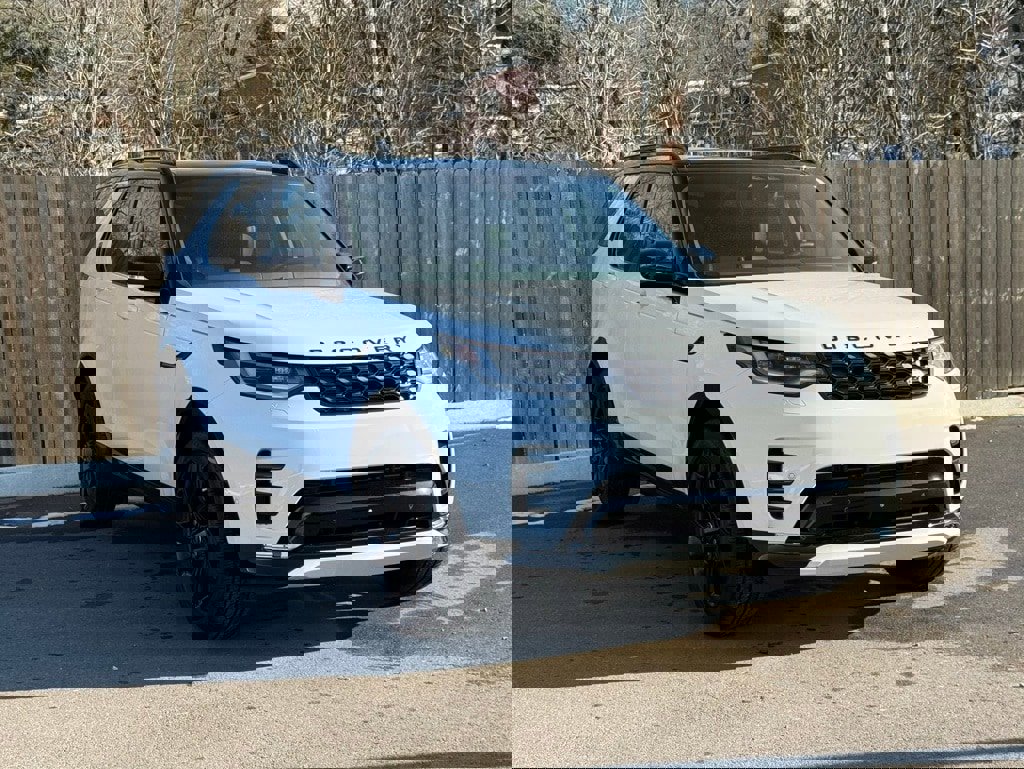 Certified 2025 Land Rover Discovery Dynamic SE image 8