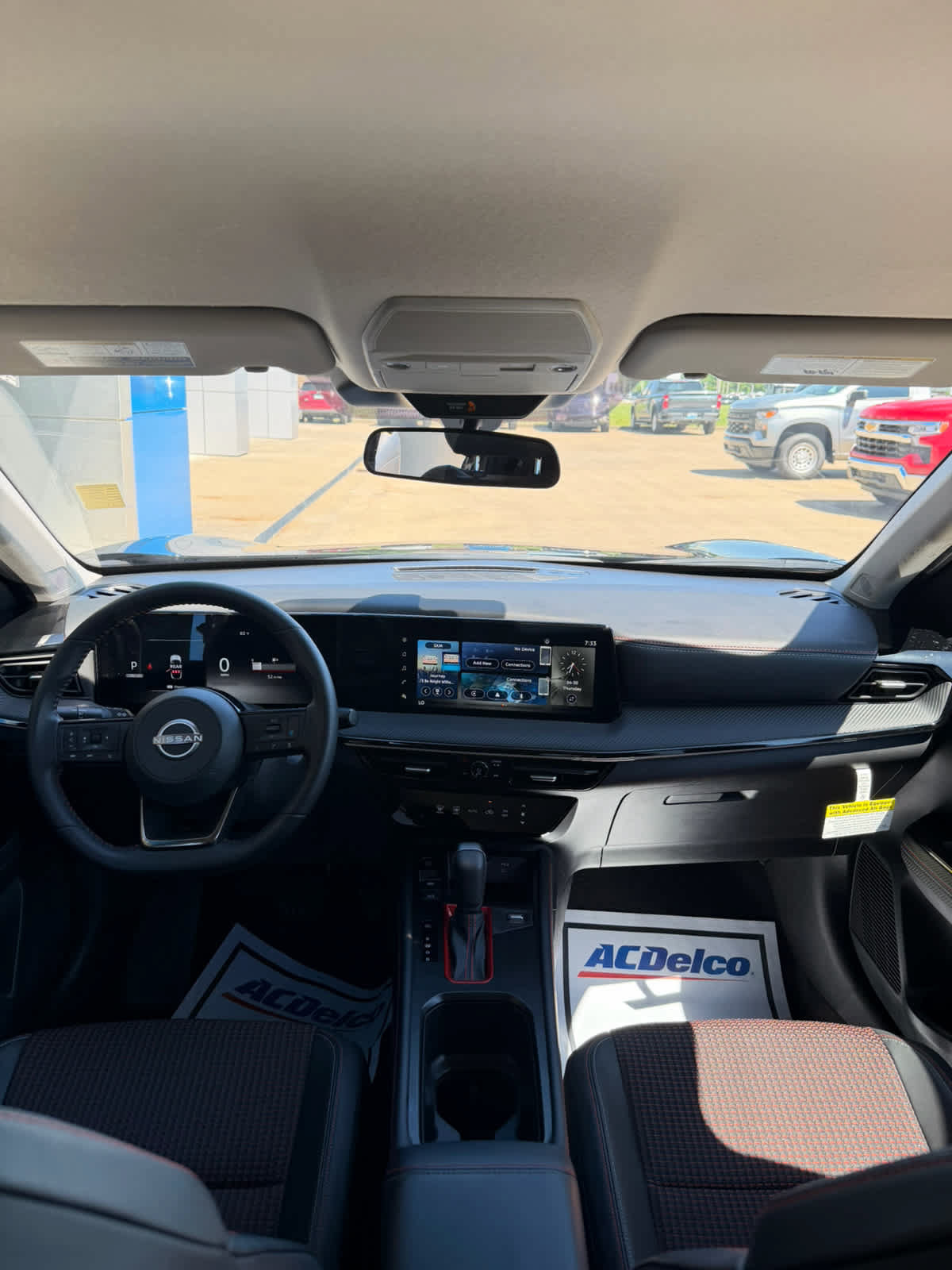 Used 2025 Nissan Kicks SR AWD/4WD image 8