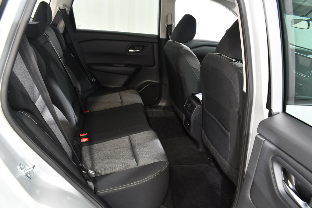 Used 2024 Nissan Rogue SV AWD/4WD image 19