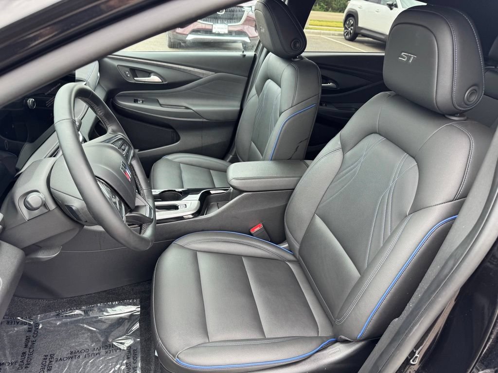 Used 2024 Buick Envista Sport Touring w/ Convenience I Package FWD image 9