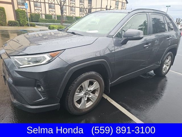 Used 2020 Toyota RAV4 XLE w/ Convenience Package image 3