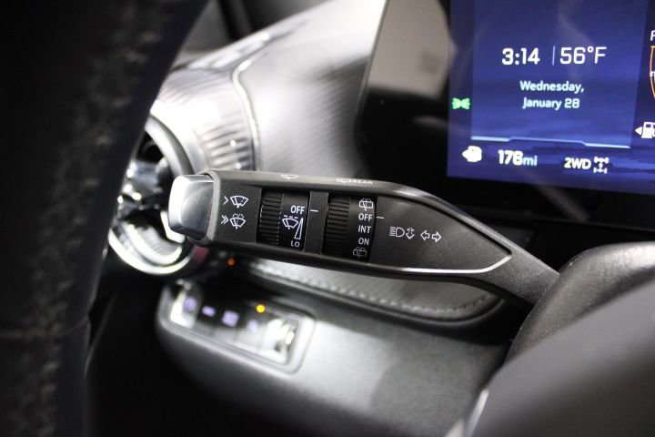 Used 2025 Chevrolet Equinox LT AWD/4WD image 37