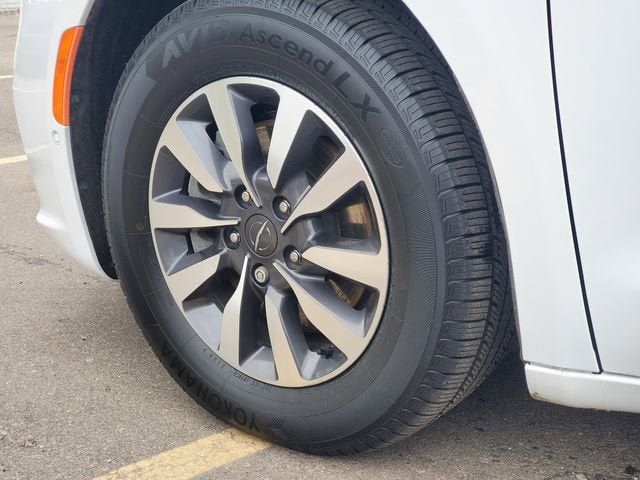 Used 2022 Chrysler Pacifica Limited FWD image 37