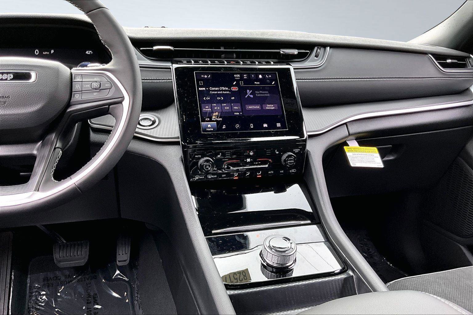 New 2025 Jeep Grand Cherokee Altitude image 8