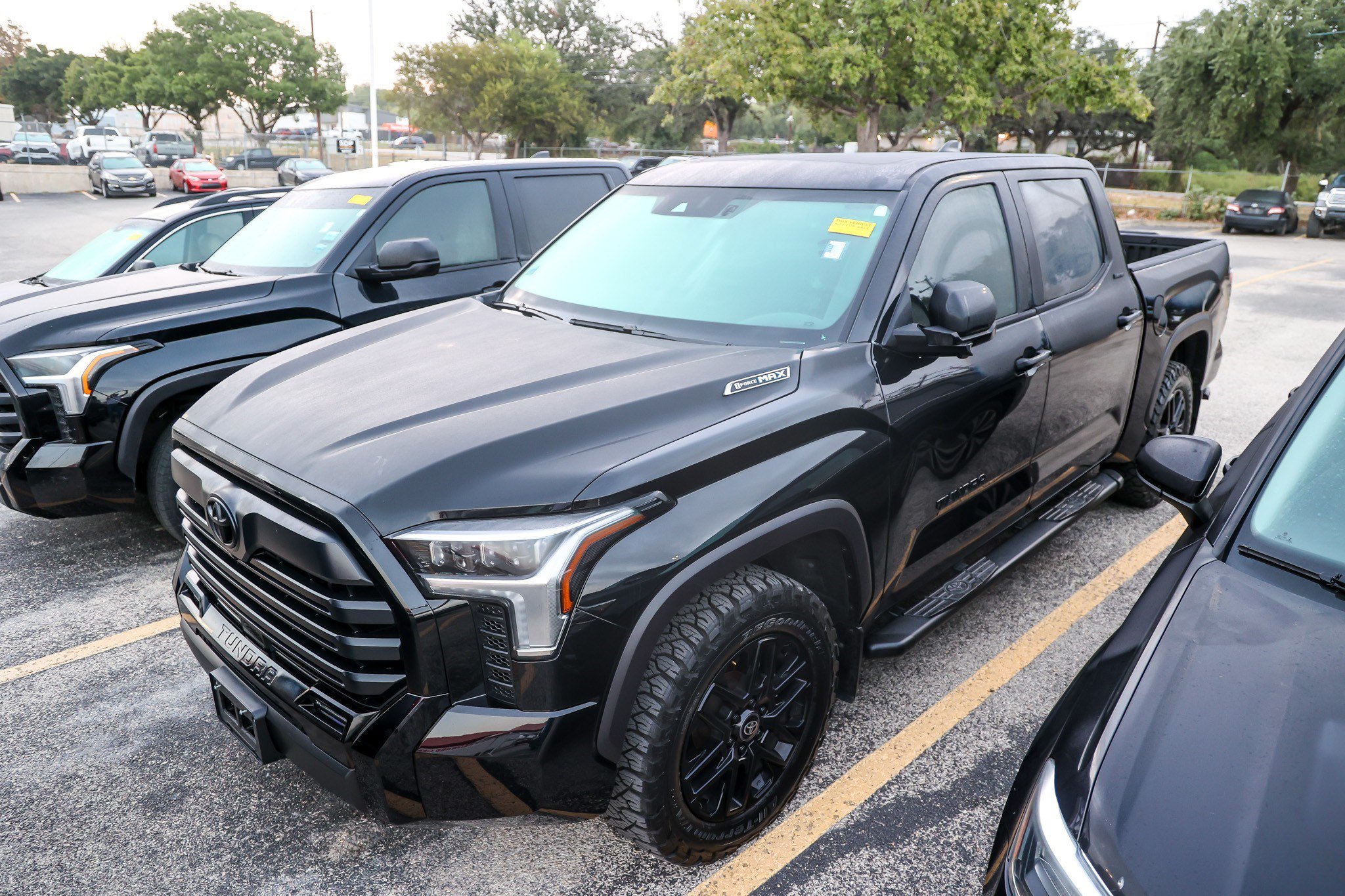 Used 2025 Toyota Tundra Limited AWD/4WD image 3