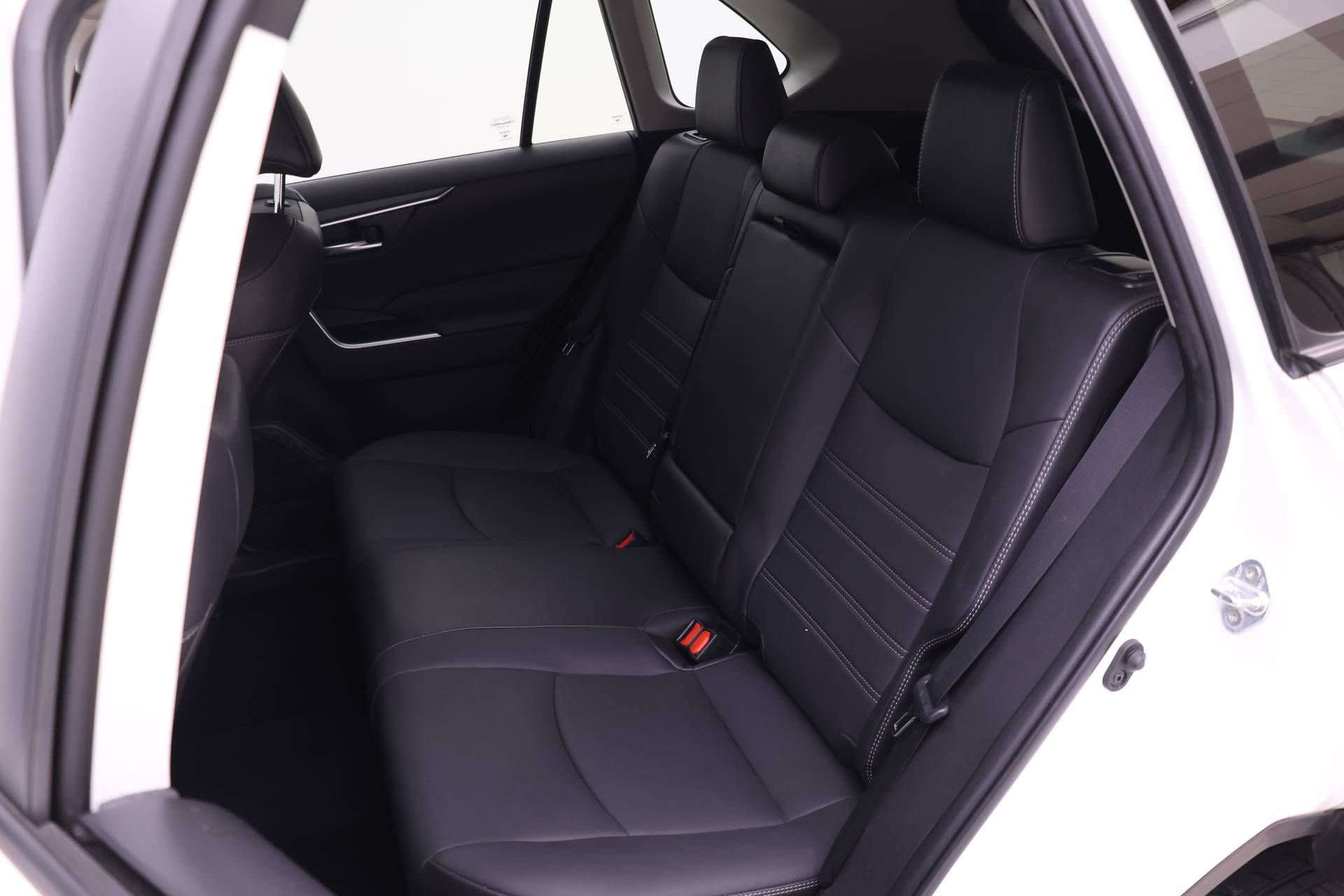 Certified 2022 Toyota RAV4 XLE Premium image 9