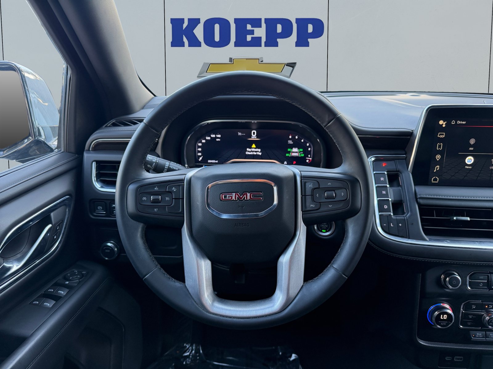 Used 2024 GMC Yukon SLE RWD image 13