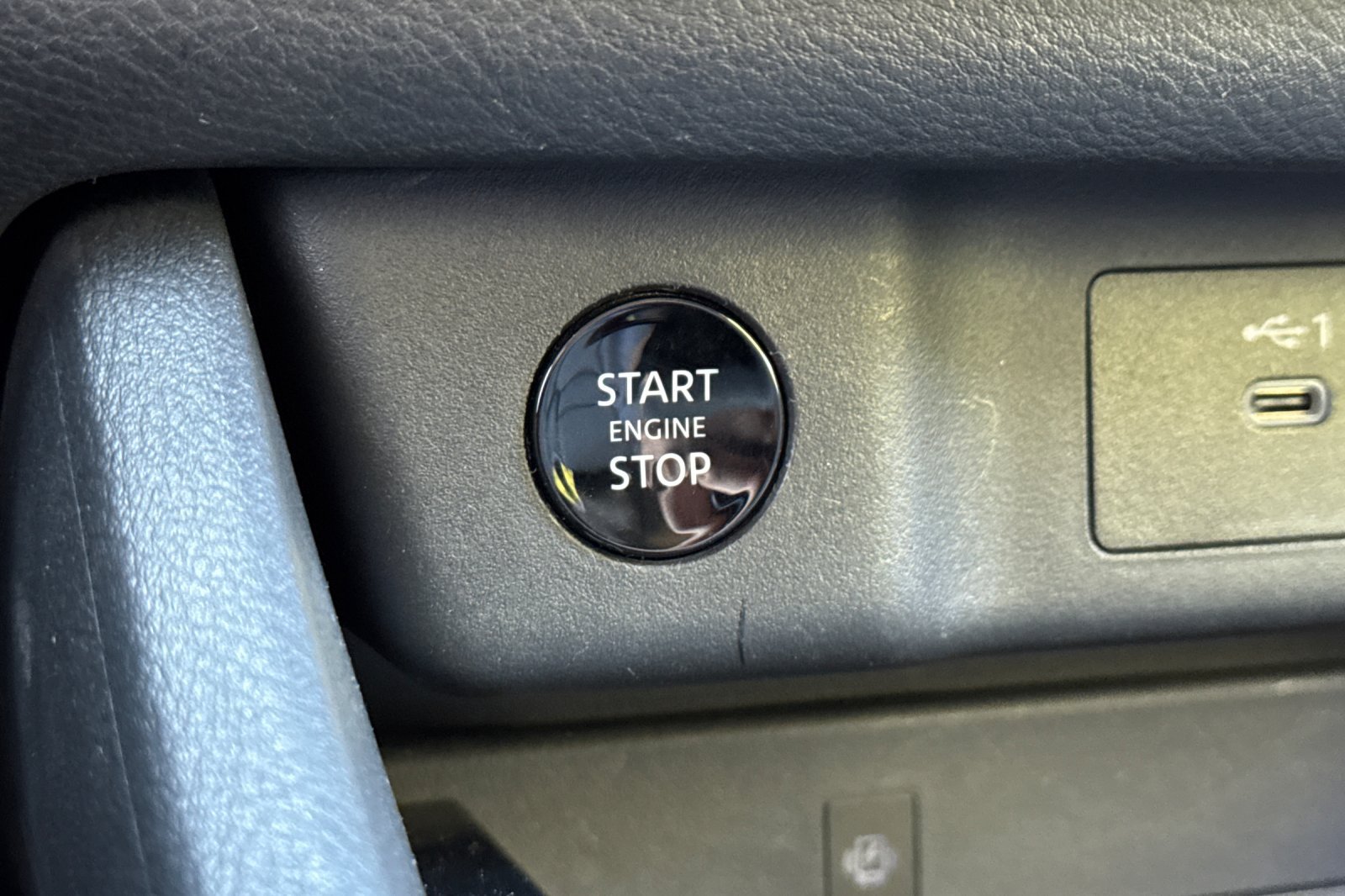 Used 2024 Nissan Rogue SL AWD/4WD image 35