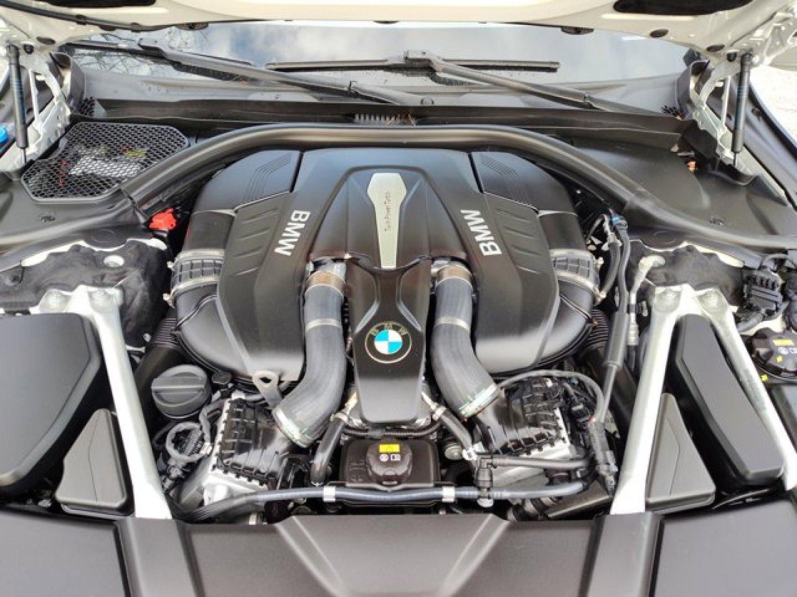 Used 2019 BMW 750i xDrive image 9