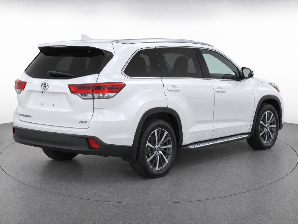 Used 2017 Toyota Highlander XLE FWD image 6