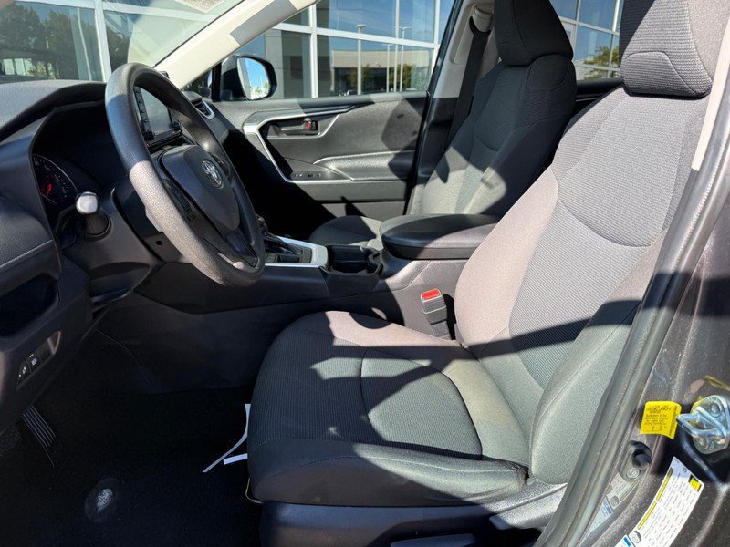 Used 2021 Toyota RAV4 LE AWD/4WD image 16