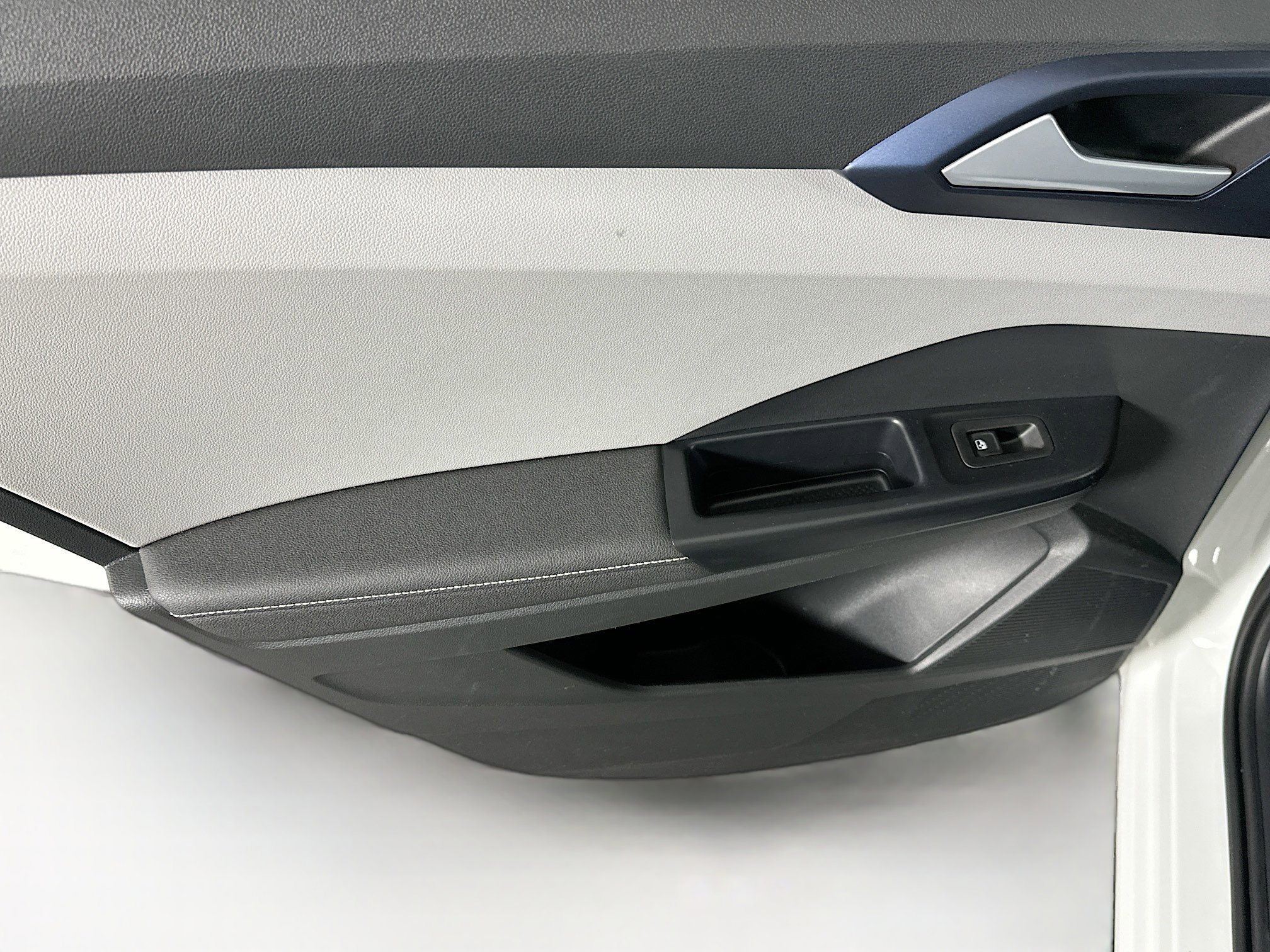 Used 2024 Volkswagen Taos SE image 24