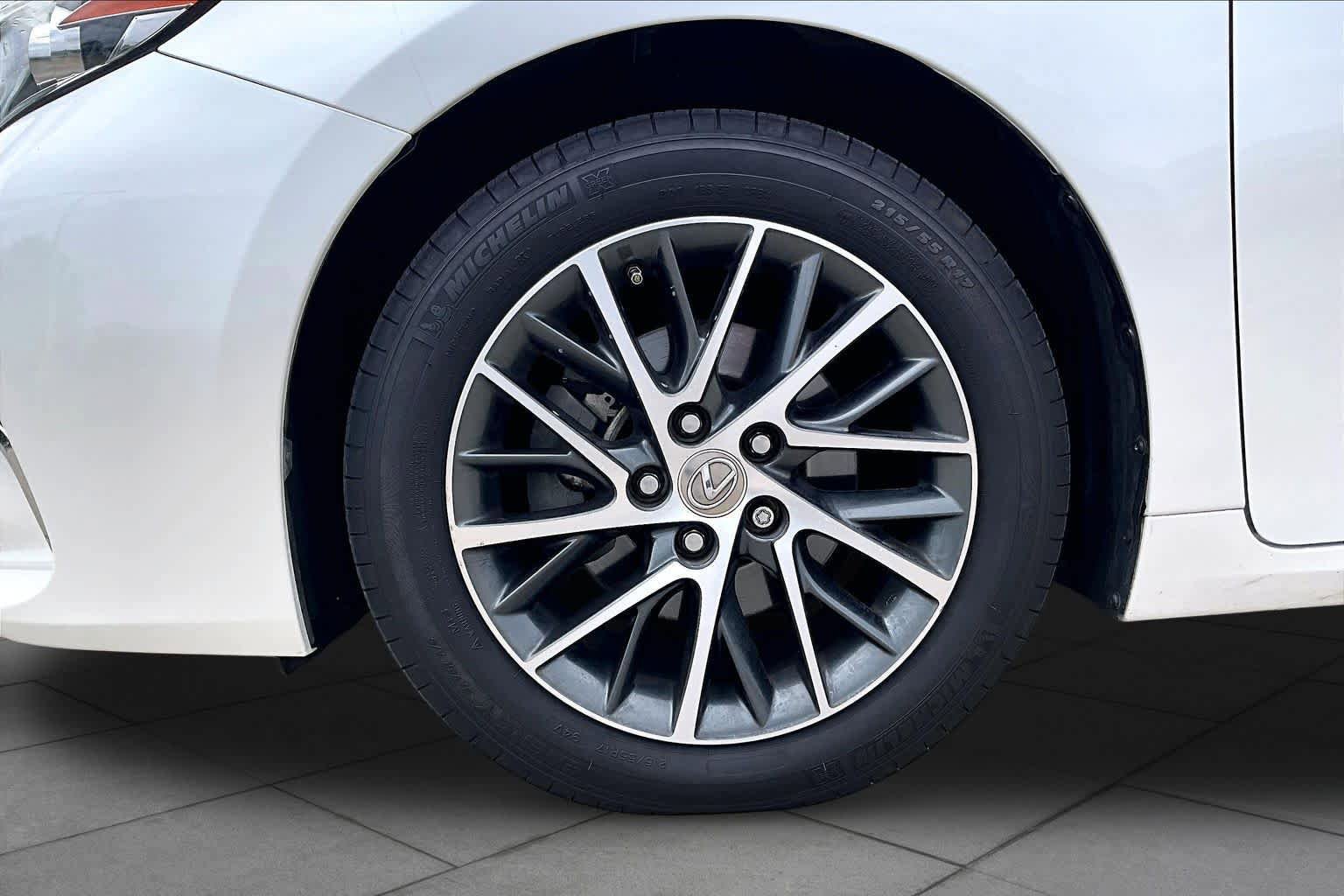 Used 2018 Lexus ES 350 w/ Luxury Package w/Wood Trim FWD image 9