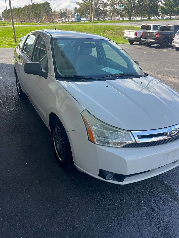 Used 2010 Ford Focus SE image 5