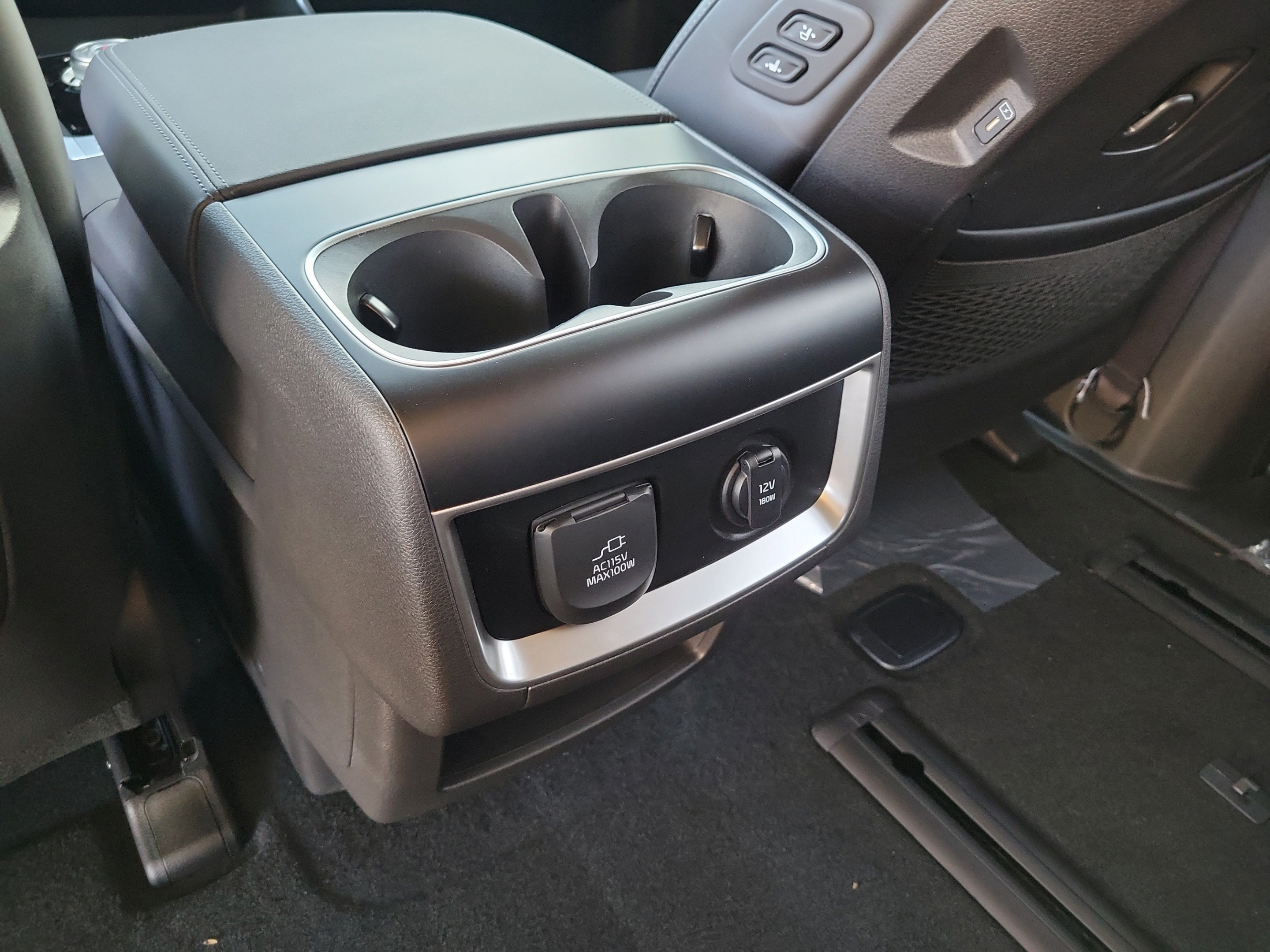 New 2027 Kia Carnival SX w/ Dark Edition Package FWD image 11