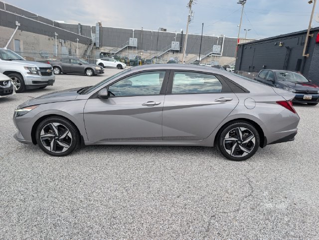 Used 2023 Hyundai Elantra SEL w/ Convenience Package FWD image 2