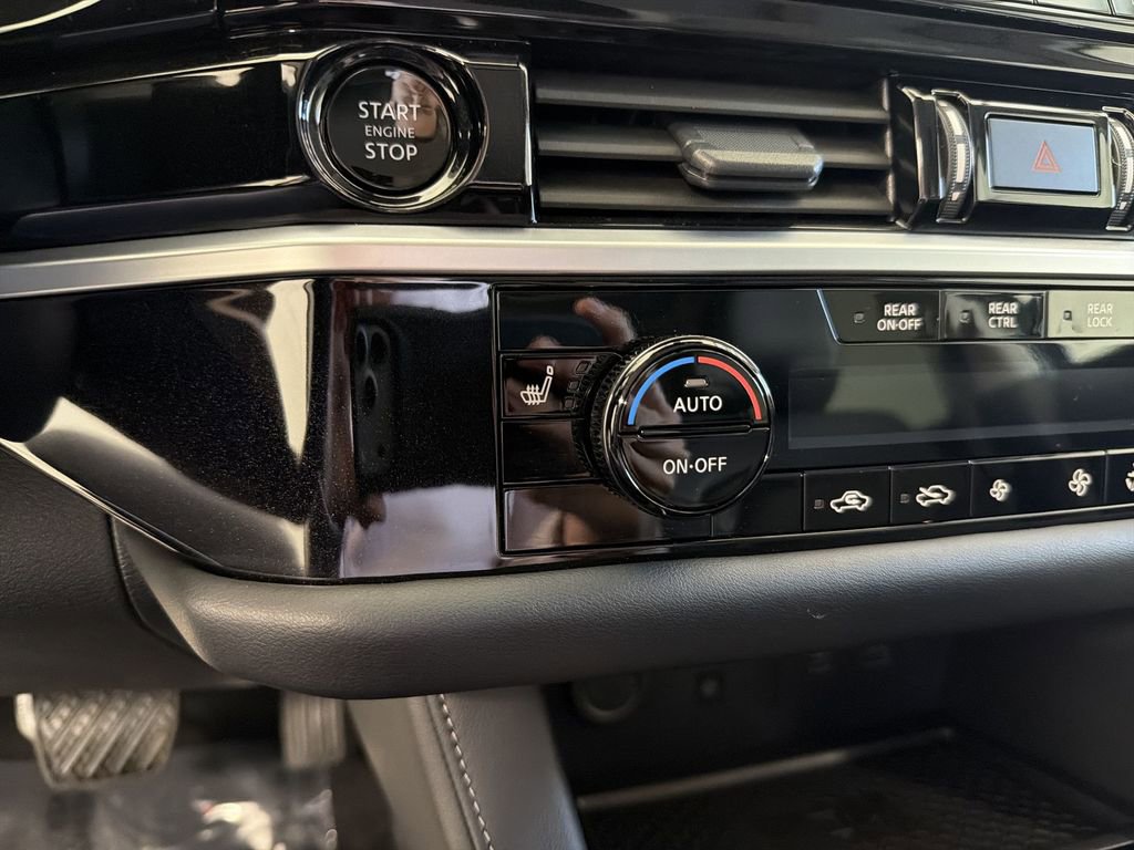 Certified 2025 Nissan Pathfinder SL w/ SL Premium Package FWD image 34