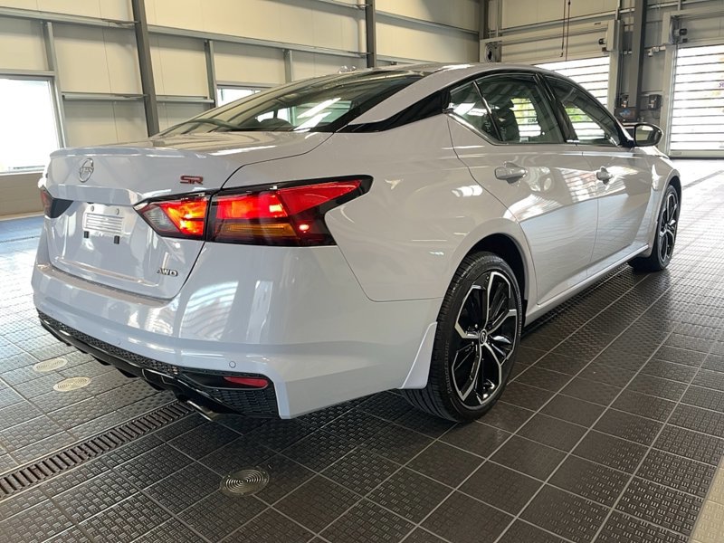 Used 2024 Nissan Altima 2.5 SR w/ SR Premium Package image 19