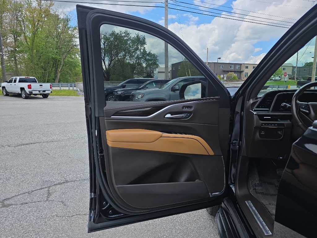 Used 2021 Cadillac Escalade ESV Premium Luxury AWD/4WD image 27