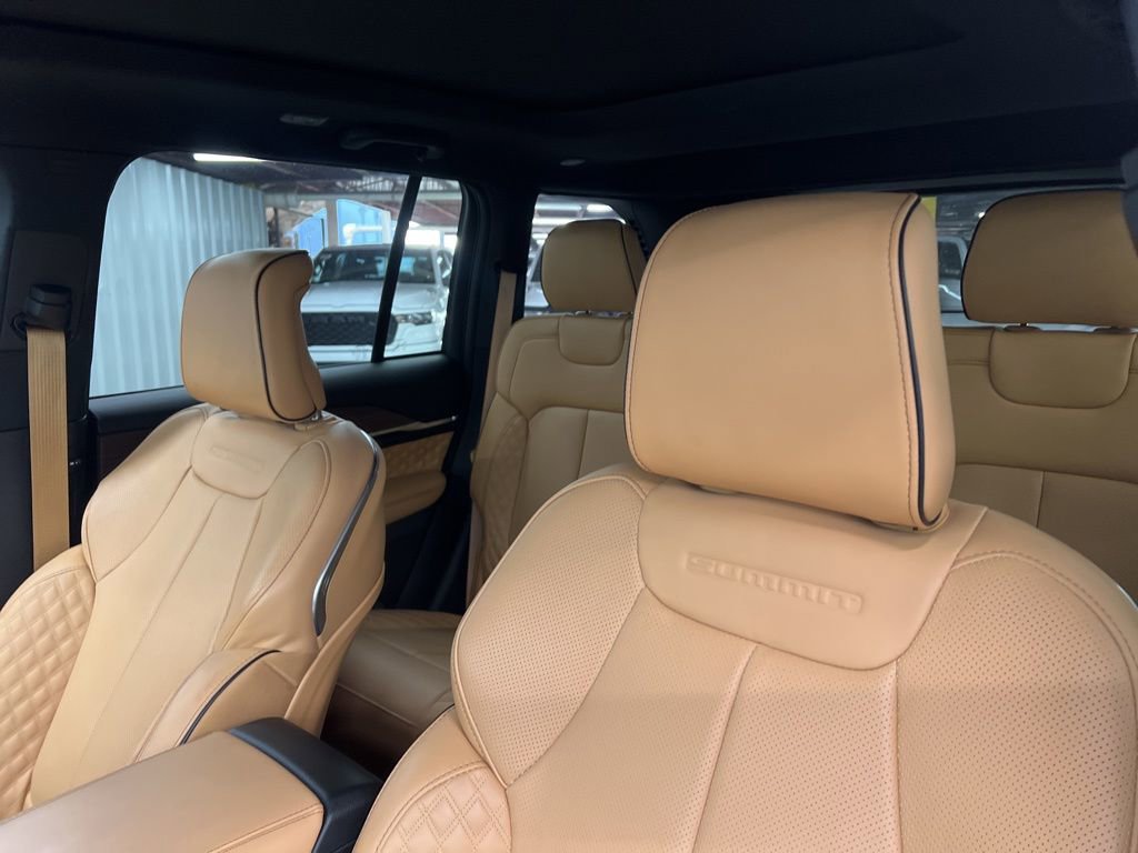Used 2025 Jeep Grand Cherokee Summit image 14