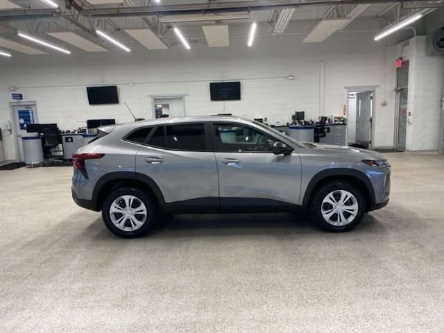 Used 2024 Chevrolet Trax LS w/ Driver Confidence Package FWD image 4