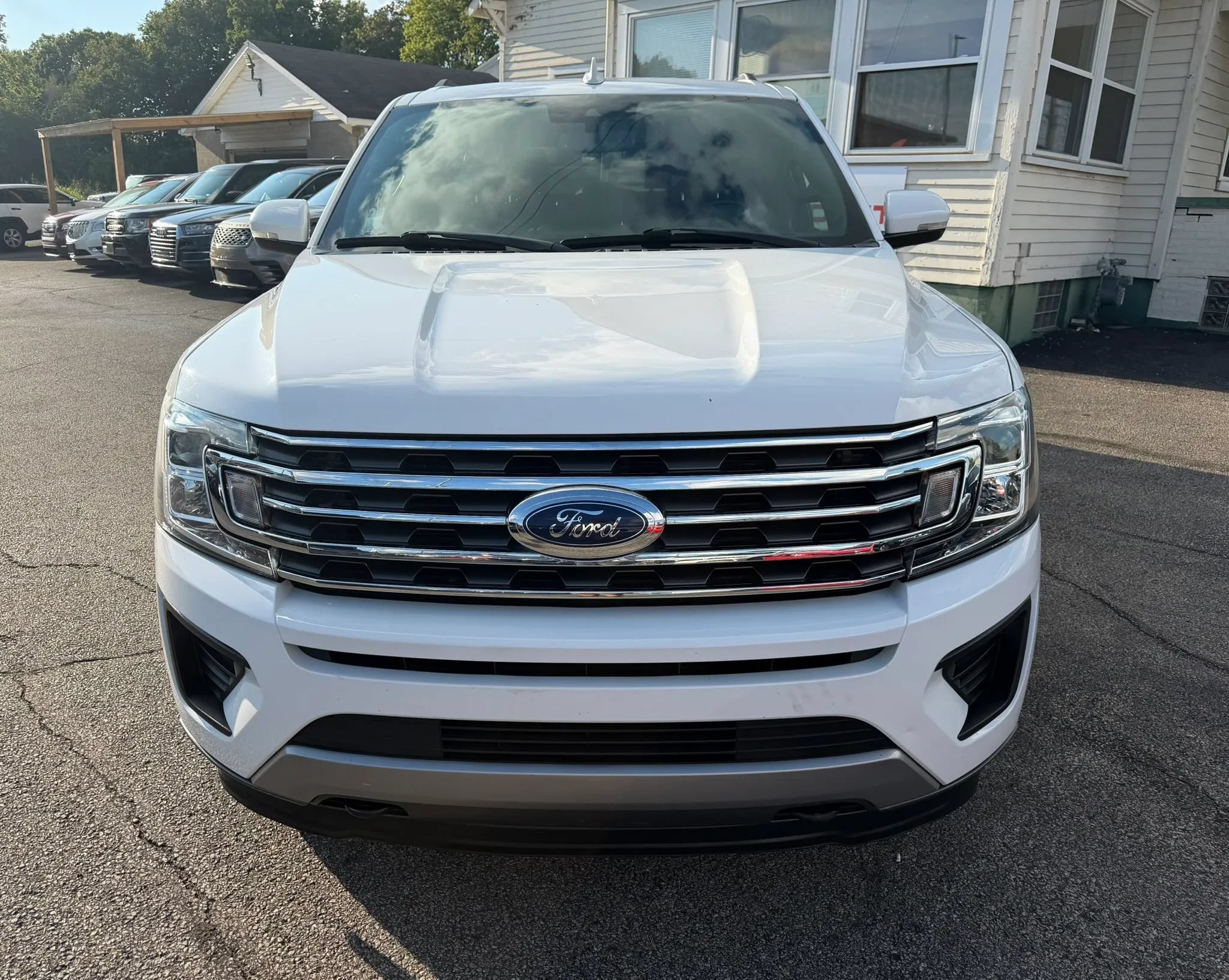 Used 2020 Ford Expedition Max XLT w/ Equipment Group 202A AWD/4WD image 4