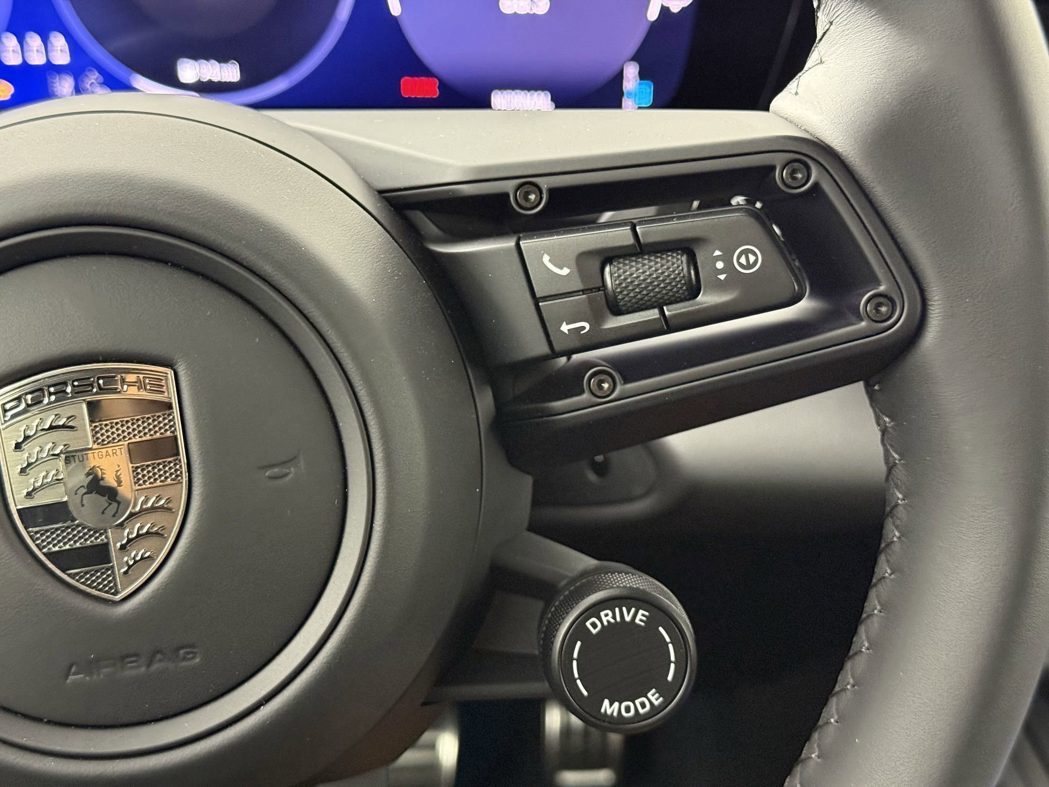 New 2025 Porsche Macan Turbo Electric image 27