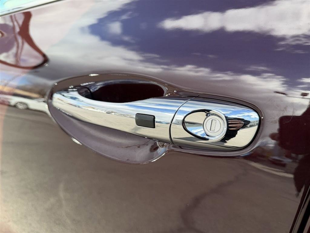 Used 2017 Kia Sorento SX image 16