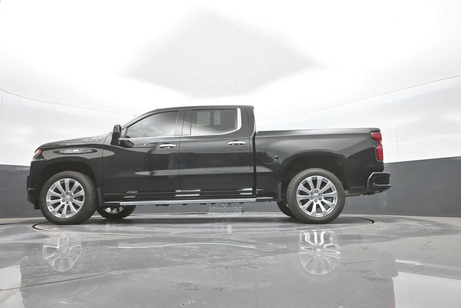 Used 2021 Chevrolet Silverado 1500 High Country w/ Technology Package AWD/4WD image 36