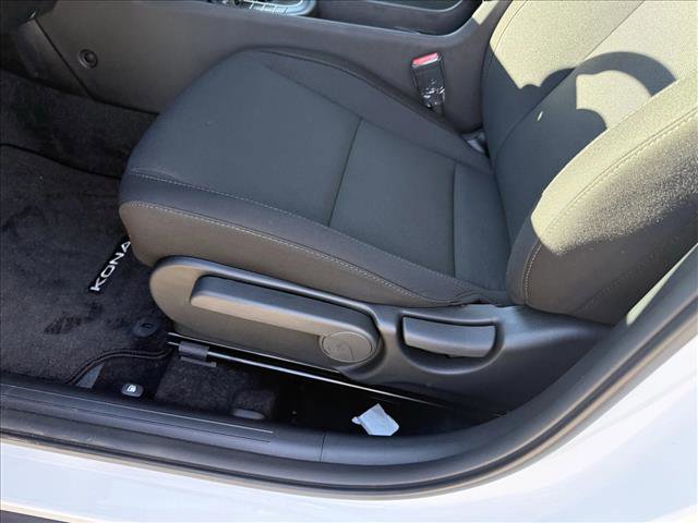 New 2026 Hyundai Kona SE image 4