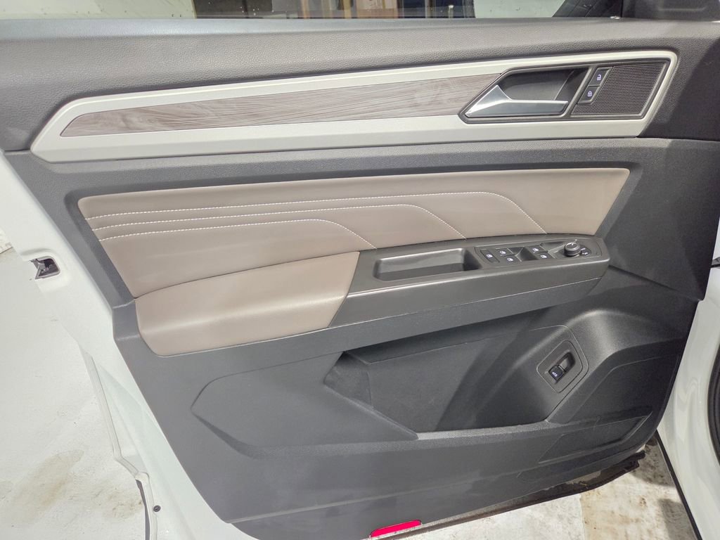 Used 2023 Volkswagen Atlas Cross Sport SE image 9