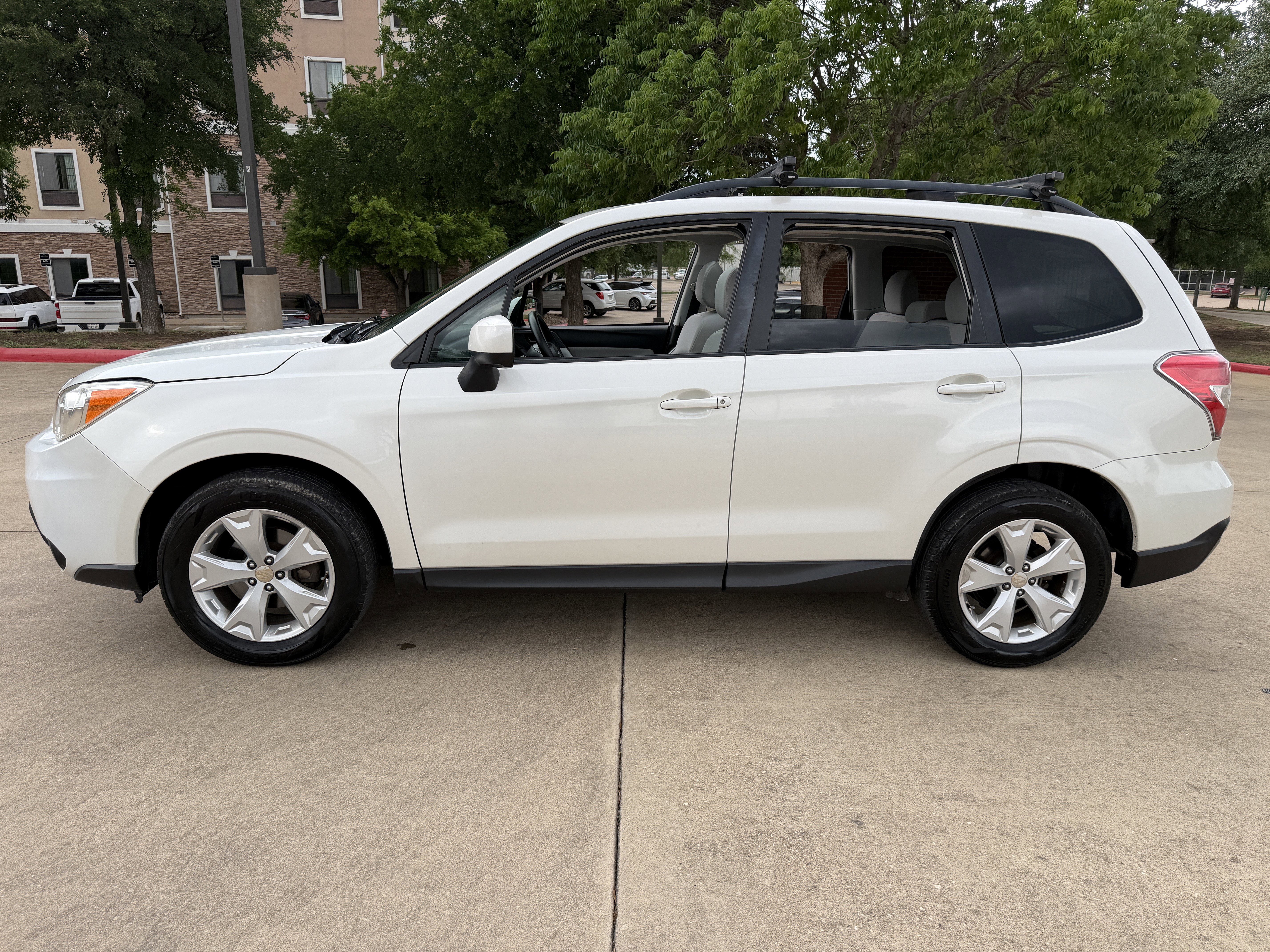 Used 2015 Subaru Forester 2.5i Premium w/ Popular Package #2 AWD/4WD image 4