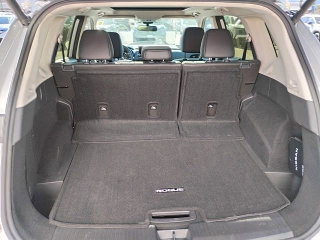 Used 2024 Nissan Rogue SV w/ SV Premium Package image 9