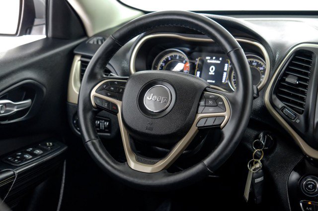 Used 2016 Jeep Cherokee Latitude w/ Cold Weather Group AWD/4WD image 15
