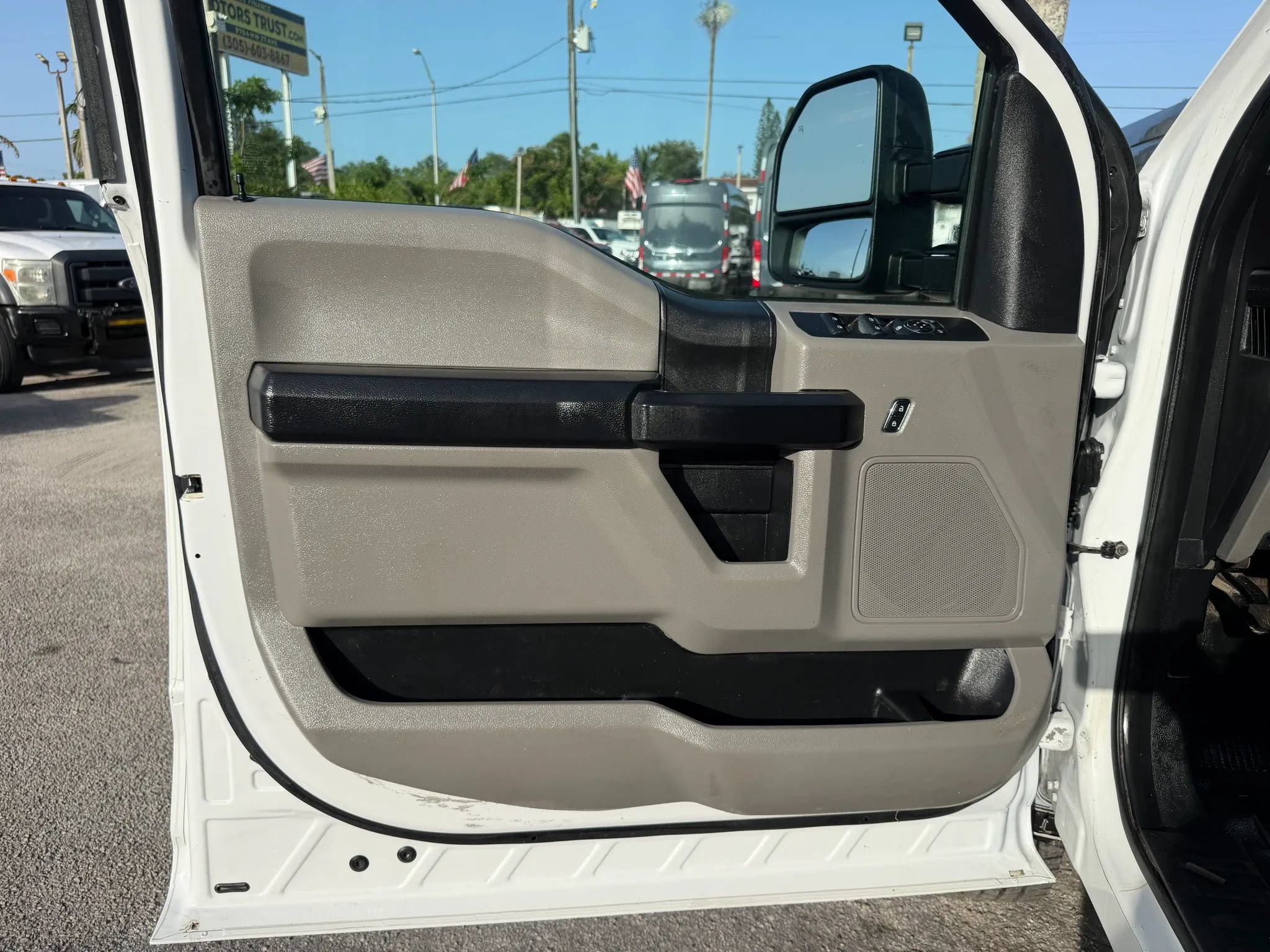 Used 2017 Ford F350 XL w/ Power Equipment Group AWD/4WD image 9