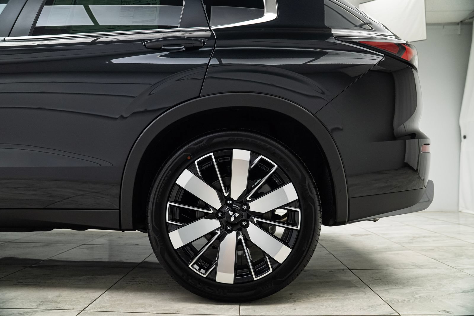 Used 2025 Mitsubishi Outlander SE image 27