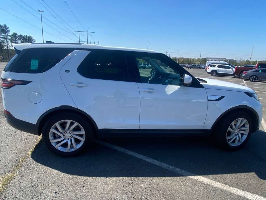 Used 2017 Land Rover Discovery HSE image 4