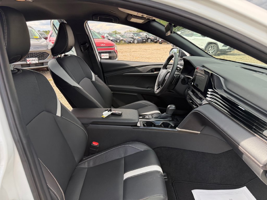 Used 2026 Toyota Camry SE FWD image 38