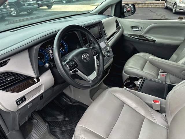 Used 2019 Toyota Sienna XLE image 13