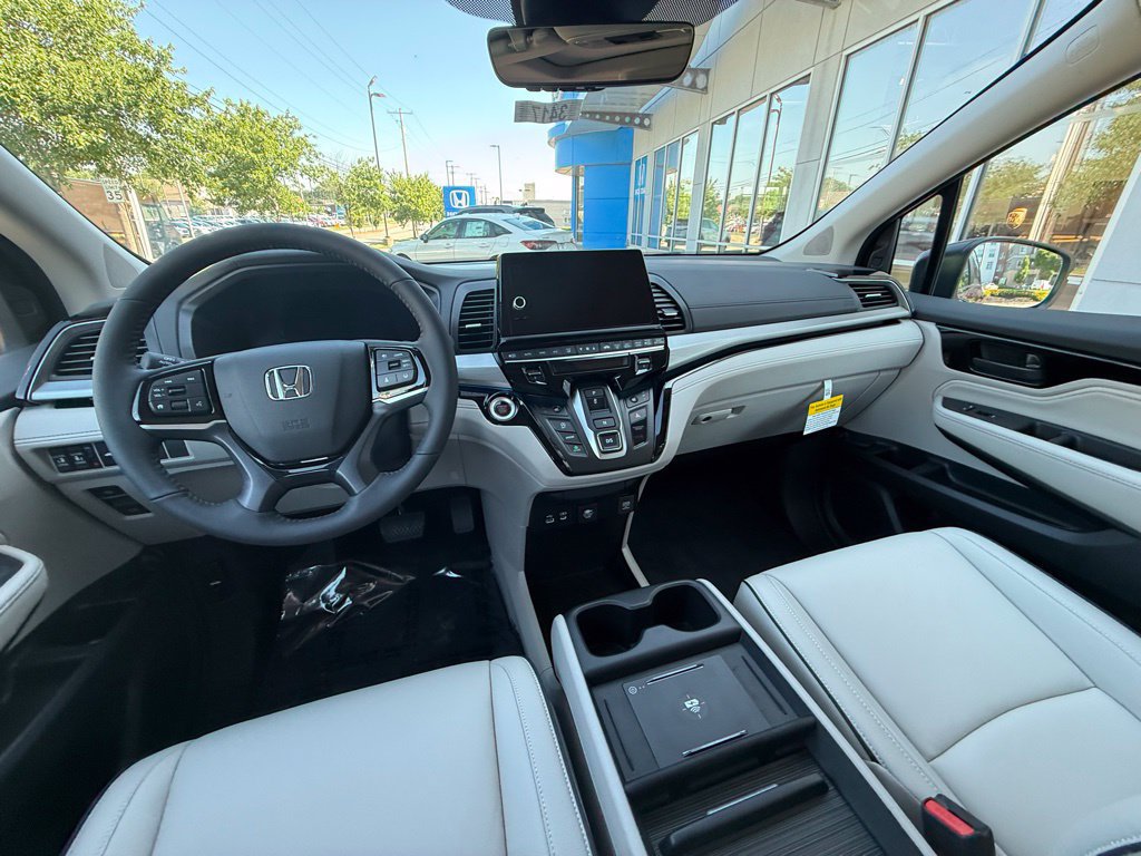 Used 2026 Honda Odyssey Touring image 7