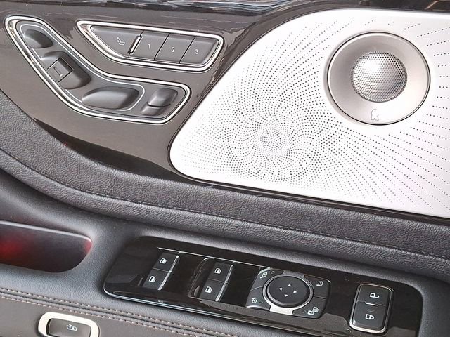 Certified 2025 Lincoln Aviator Reserve w/ Equipment Group 201A image 20