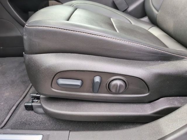 Used 2023 GMC Acadia SLT w/ Technology Package image 14