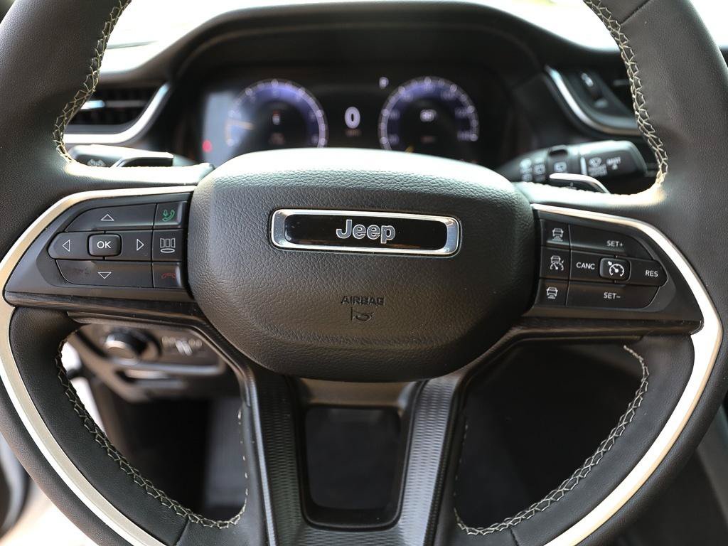 Used 2025 Jeep Grand Cherokee Laredo w/ MOPAR Finishing Package RWD image 15