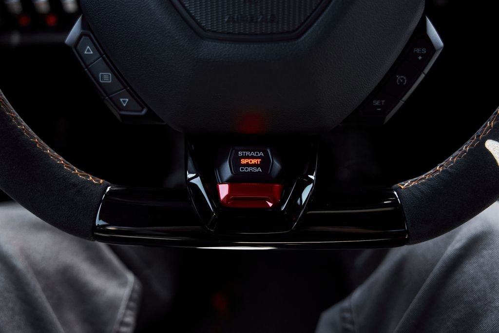 Used 2020 Lamborghini Huracan EVO AWD/4WD image 55