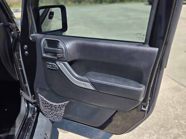 Used 2015 Jeep Wrangler Unlimited Freedom Edition image 16